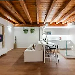 Aria Arena Duplex - Up To 8 Pax