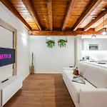 Aria Arena Duplex - Up To 8 Pax