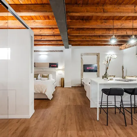 Aria Arena Duplex - Up To 8 Pax *